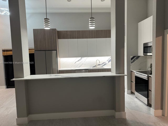 4 of 19 - 2743 S Parkview Dr 2743, Hallandale Beach, FL