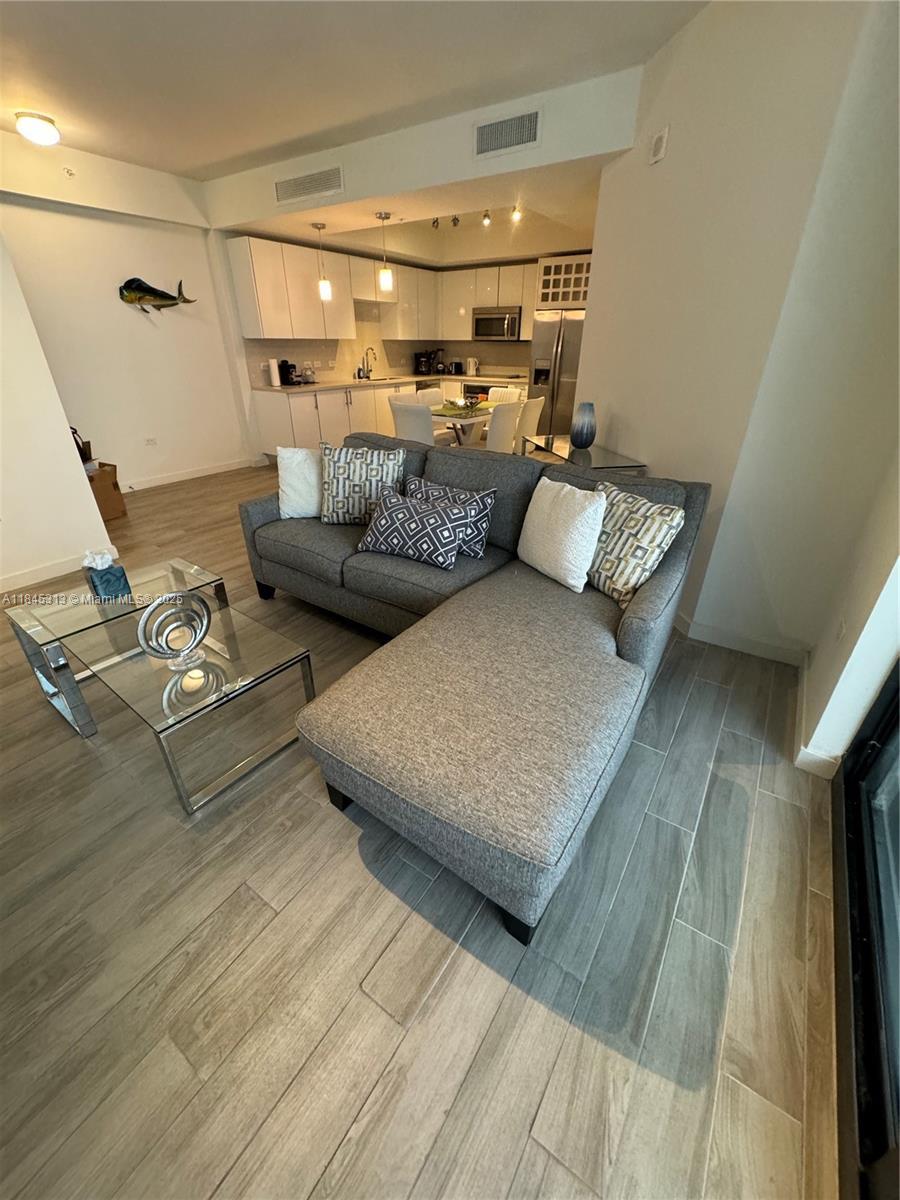 999 Sw 1st Ave 1401, Miami