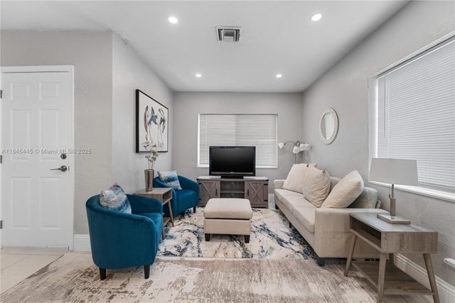 4 of 24 - 2227 Cody St, Hollywood, FL