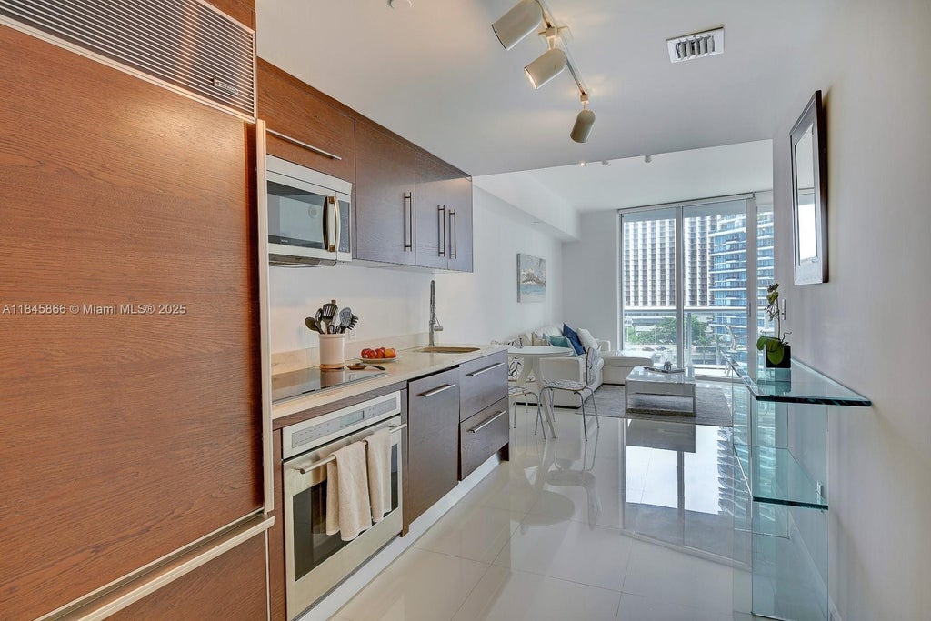 465 Brickell Ave 904, Miami