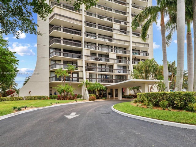 2 of 32 - 2000 Presidential Way 901, West Palm Beach, FL