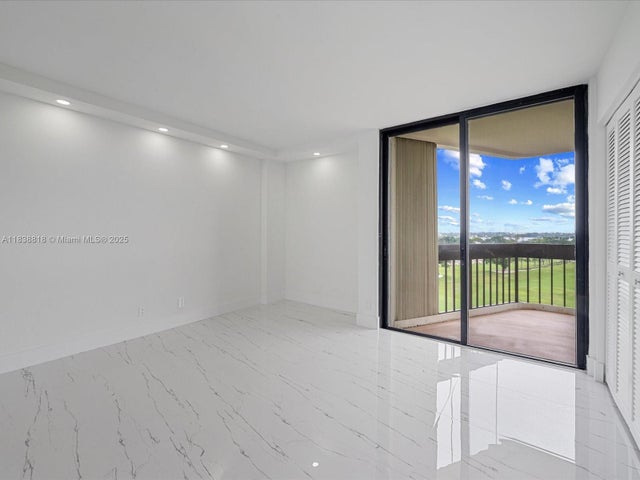 4 of 32 - 2000 Presidential Way 901, West Palm Beach, FL