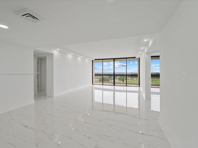 5 of 32 - 2000 Presidential Way 901, West Palm Beach, FL