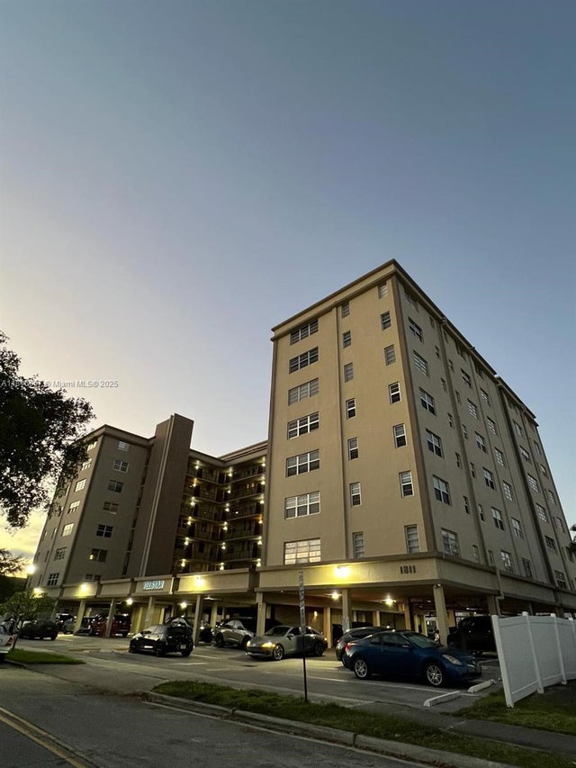 1 of 21 - 1811 Jefferson St 602, Hollywood, FL