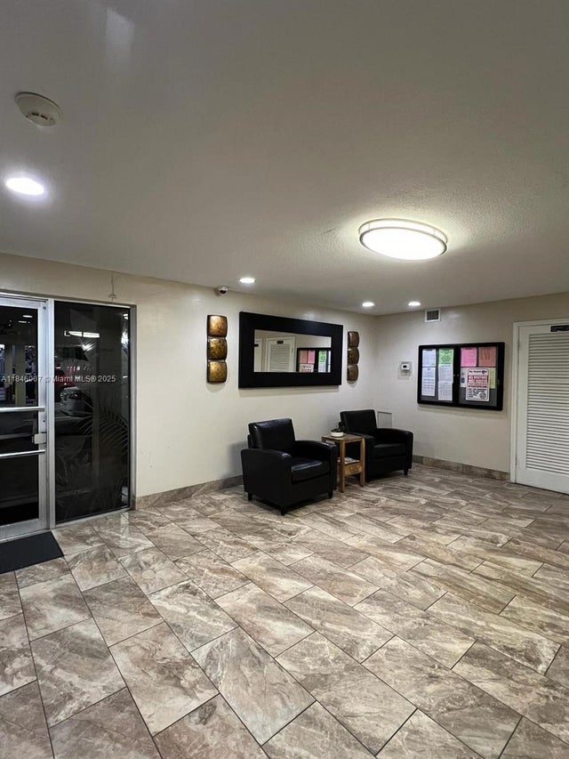 3 of 21 - 1811 Jefferson St 602, Hollywood, FL