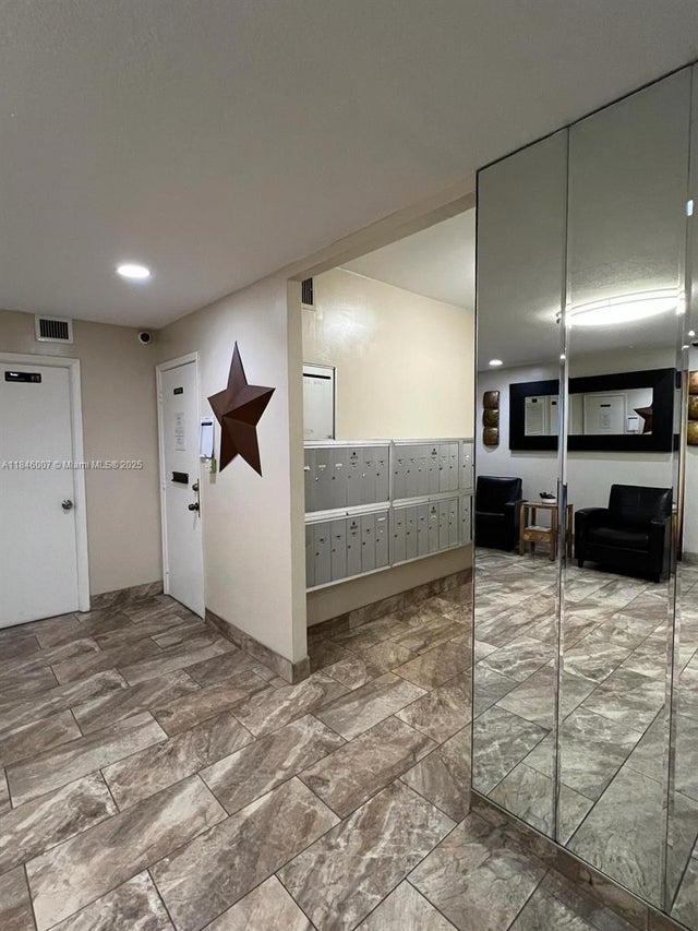 4 of 21 - 1811 Jefferson St 602, Hollywood, FL