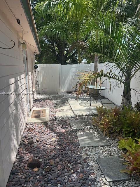 2 of 8 - 2016 Ne 14th Ct A, Fort Lauderdale, FL