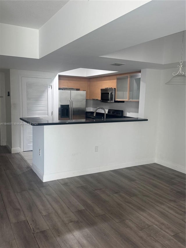 1 of 9 - 140 S Dixie Hwy 429, Hollywood, FL