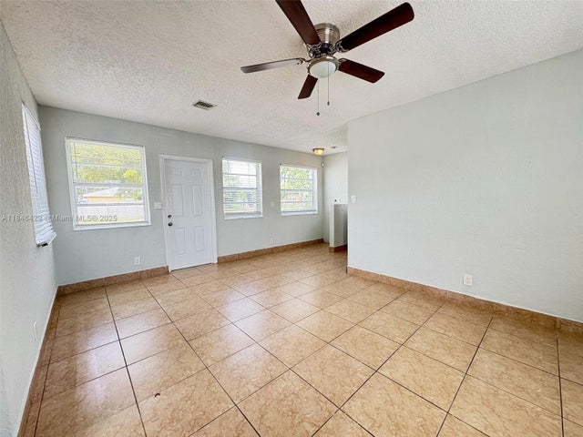 4 of 9 - 2527 N 23rd Ave 2525, Hollywood, FL