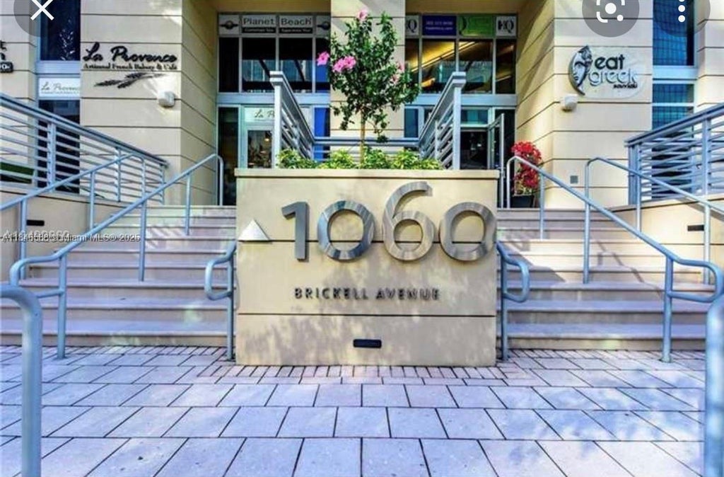 1060 Brickell Ave 3709, Miami