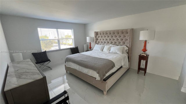 5 of 34 - 619 Orton Ave 405, Fort Lauderdale, FL