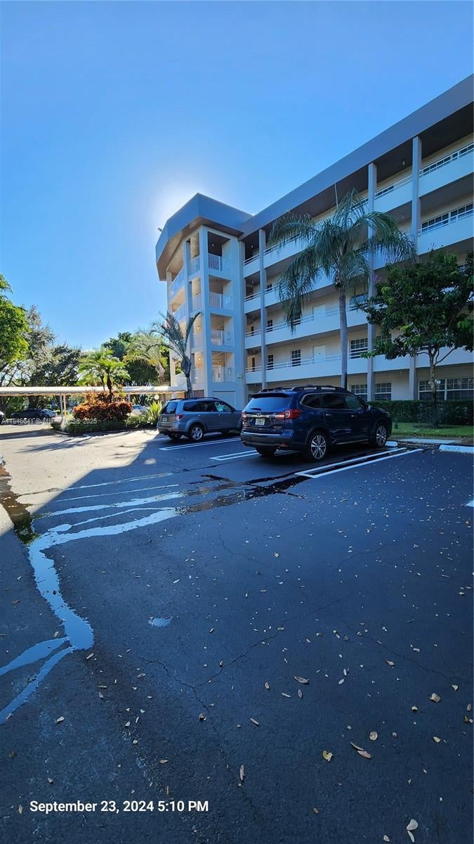 545 Oaks Ln 103, Pompano Beach