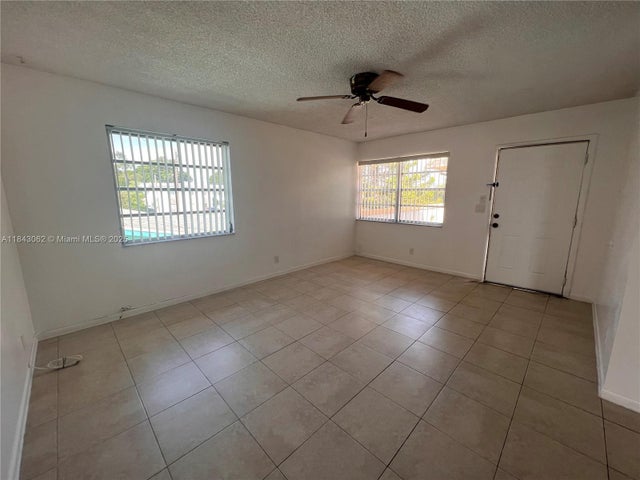 3 of 9 - 410 Se 4th Ave 6, Hallandale Beach, FL