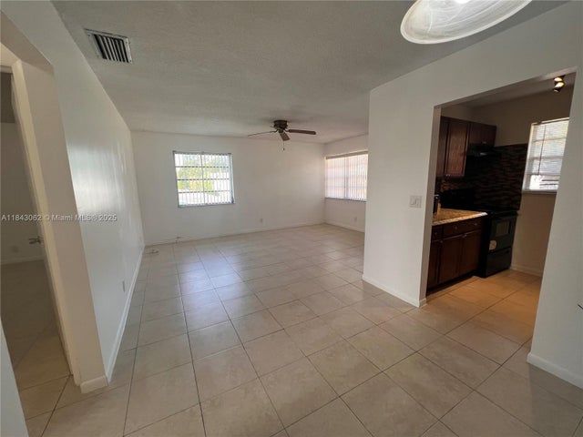 4 of 9 - 410 Se 4th Ave 6, Hallandale Beach, FL