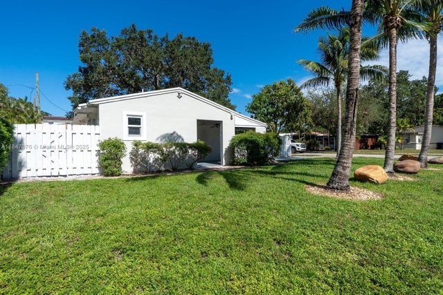 1 of 27 - 1121 Sw 18th Ct 1121, Fort Lauderdale, FL