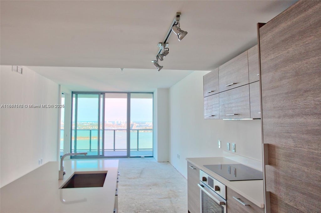 650 Ne 32nd St 3403, Miami