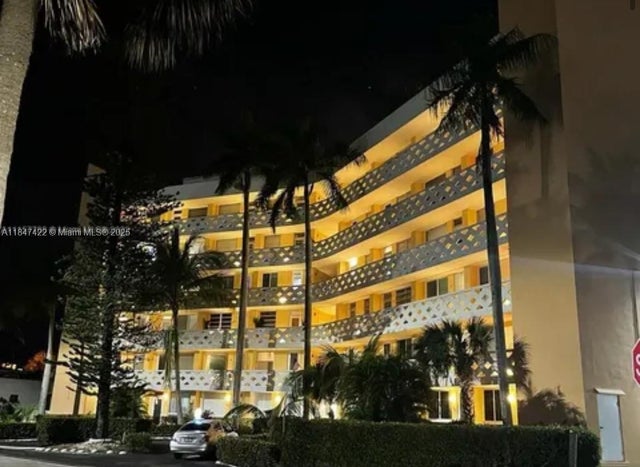 2 of 23 - 2400 Ne 9th St 603, Fort Lauderdale, FL