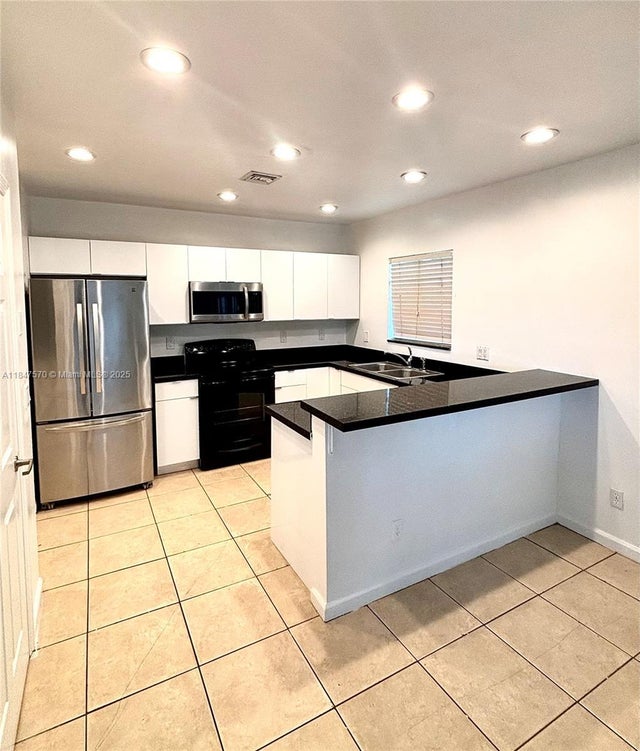1 of 18 - 820 Nw 2nd Ave 3, Fort Lauderdale, FL