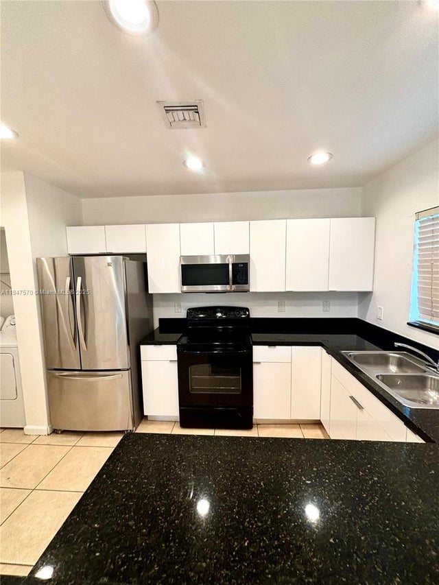 2 of 18 - 820 Nw 2nd Ave 3, Fort Lauderdale, FL