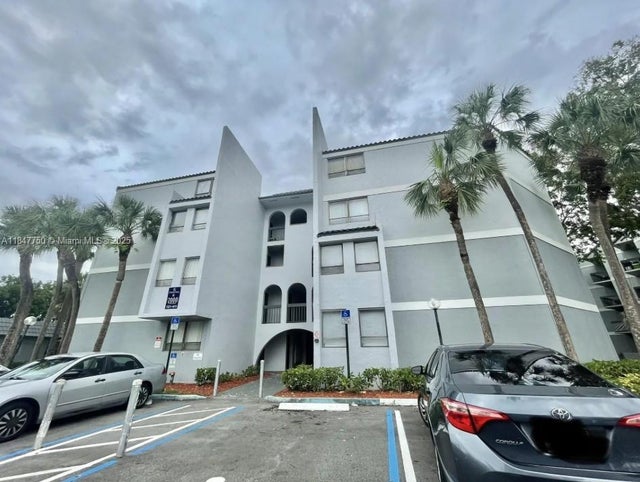 1 of 9 - 2000 N Congress Ave 304, West Palm Beach, FL