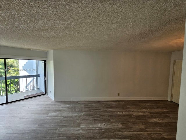 2 of 9 - 2000 N Congress Ave 304, West Palm Beach, FL