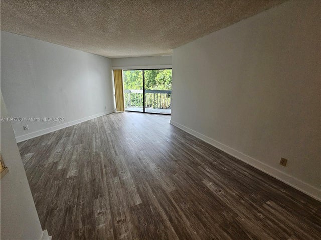 3 of 9 - 2000 N Congress Ave 304, West Palm Beach, FL