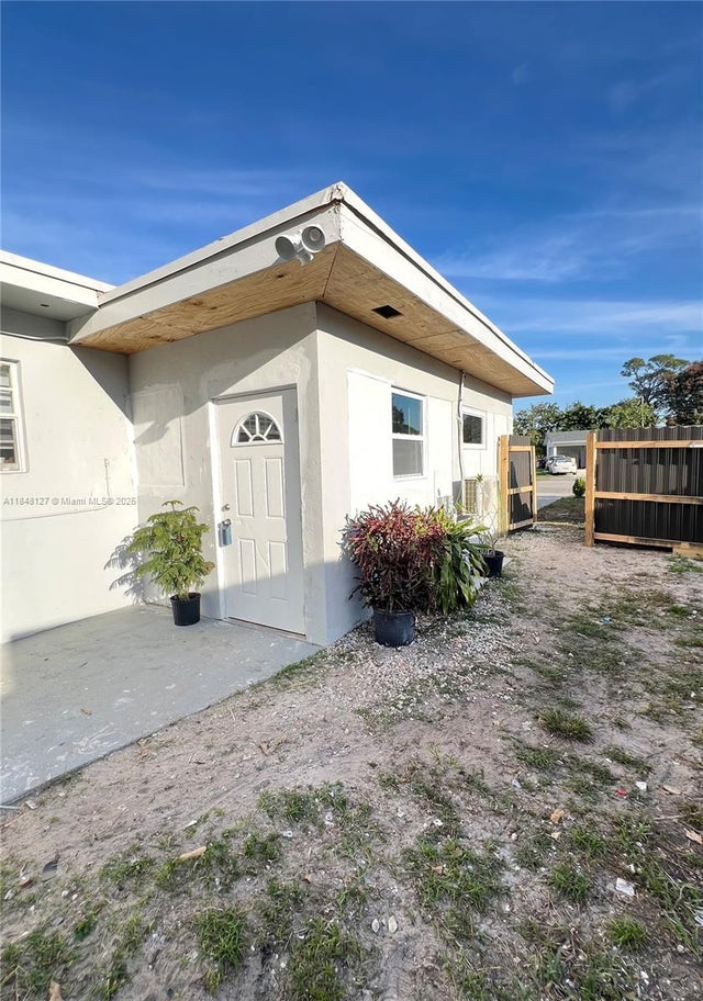 1 of 8 - 711 E Melrose Cir 2, Fort Lauderdale, FL