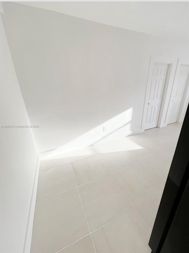 3 of 8 - 711 E Melrose Cir 2, Fort Lauderdale, FL
