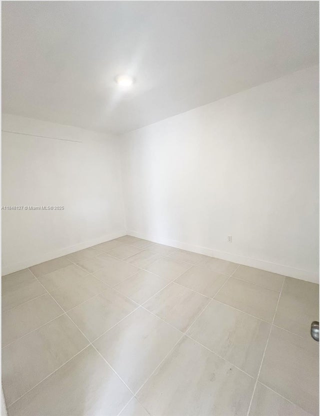 5 of 8 - 711 E Melrose Cir 2, Fort Lauderdale, FL