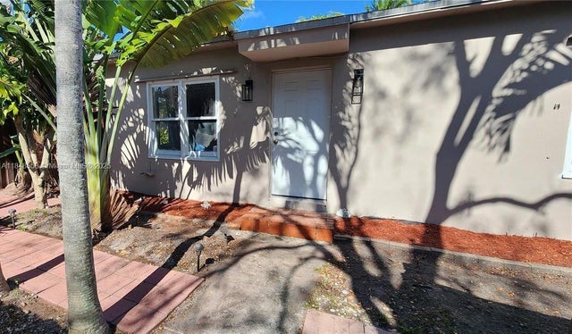1 of 4 - 1221 N 58th Ave C, Hollywood, FL