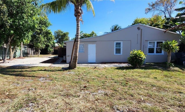 2 of 4 - 1221 N 58th Ave C, Hollywood, FL