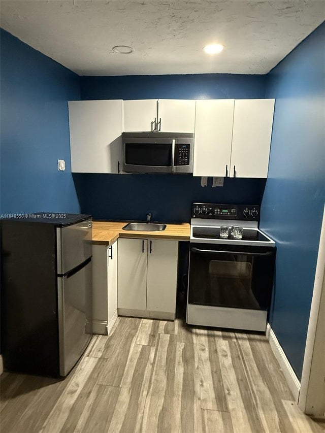 3 of 4 - 1221 N 58th Ave C, Hollywood, FL