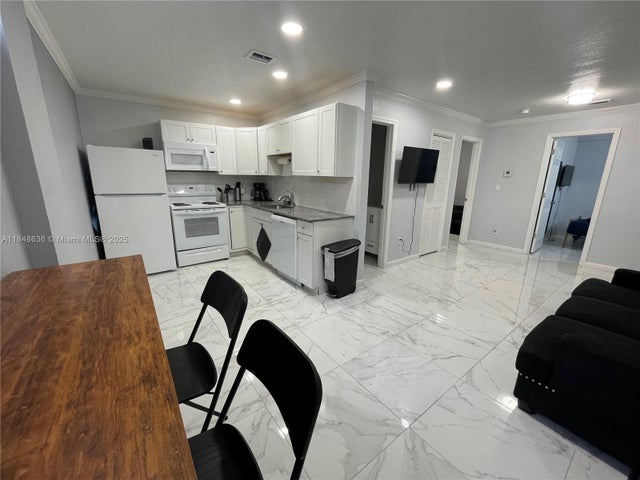 1 of 8 - 2240 Simms St 4, Hollywood, FL