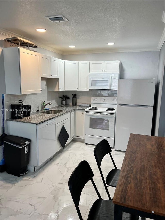 2 of 8 - 2240 Simms St 4, Hollywood, FL