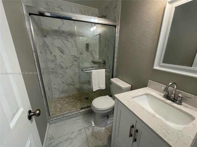 4 of 8 - 2240 Simms St 4, Hollywood, FL