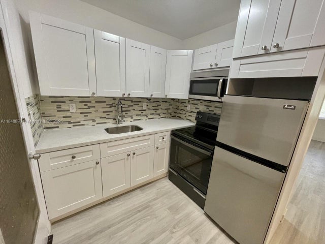 3 of 16 - 218 Santillane Ave 5, Coral Gables, FL