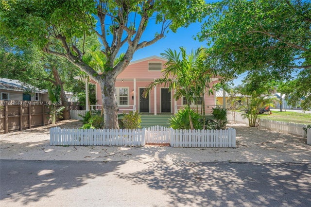 1 of 18 - 3826 Oak Ave 3826, Coconut Grove, FL