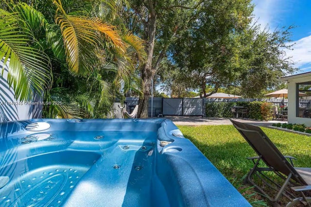 2 of 17 - 5515 Spruce, West Palm Beach, FL