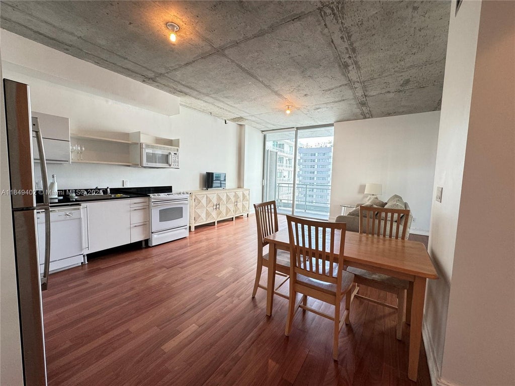 690 Sw 1st Ct 2123, Miami