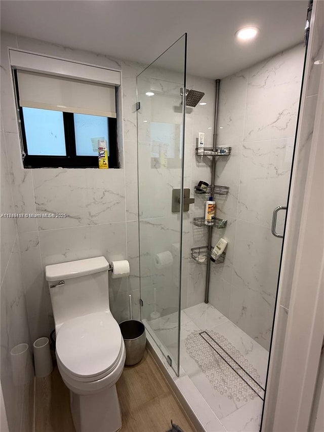 1 of 3 - 100 Se 5th Ave 6, Hallandale Beach, FL