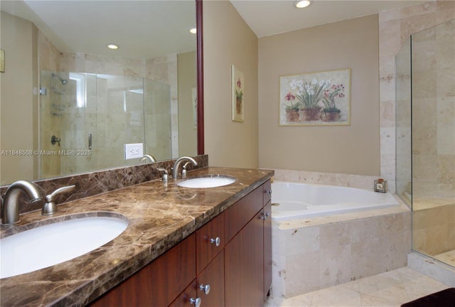 3 of 23 - 1607 Ponce De Leon Blvd 12e, Coral Gables, FL