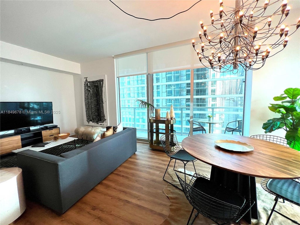300 S Biscayne Blvd T-1602, Miami