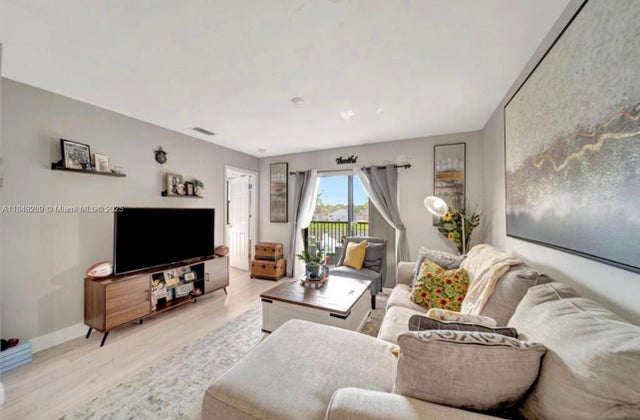 3 of 14 - 15710 E Waterside Cir 205, Sunrise, FL