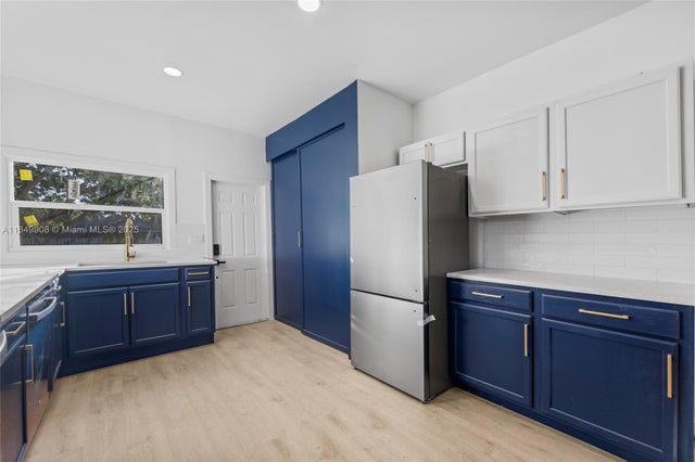 4 of 10 - 832 N C St, Lake Worth, FL