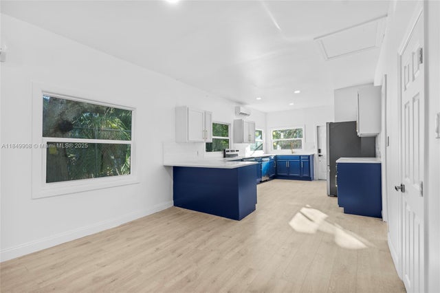 5 of 10 - 832 N C St, Lake Worth, FL