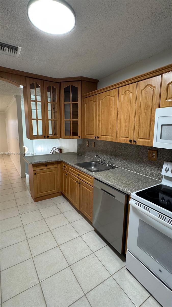 1270 W 42nd St A202, Hialeah