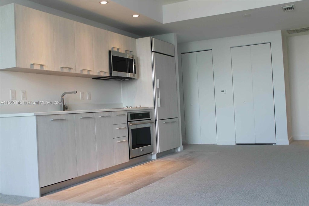 45 Sw 9th St 2809, Miami