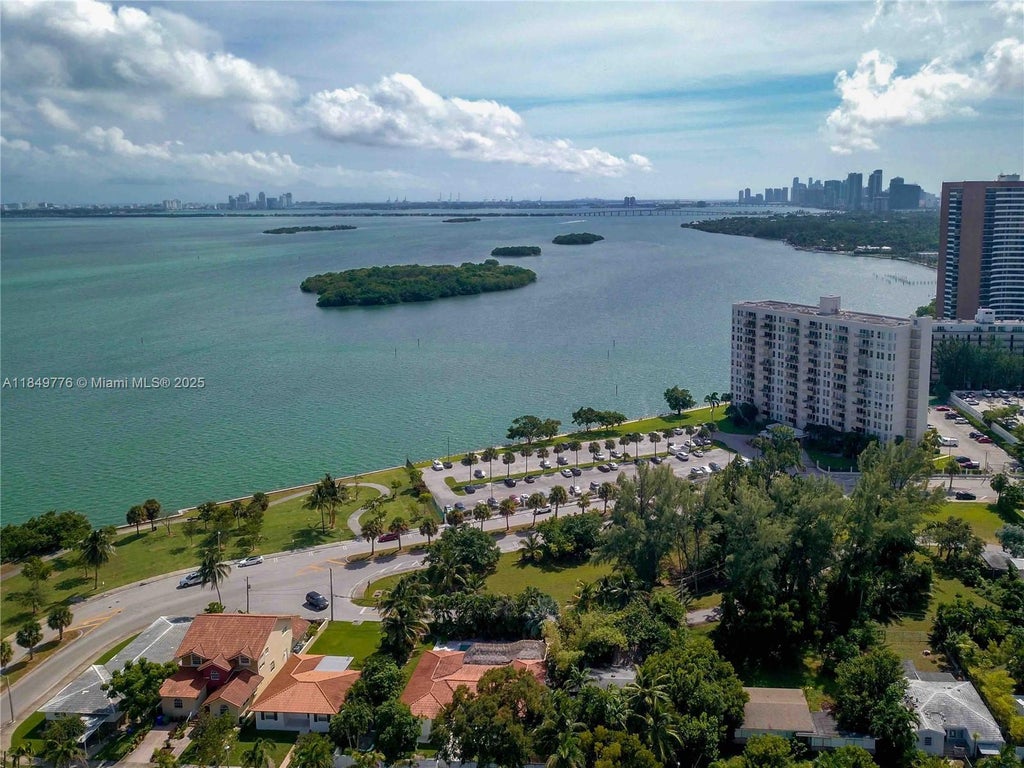 880 Ne 69th St 12f, Miami