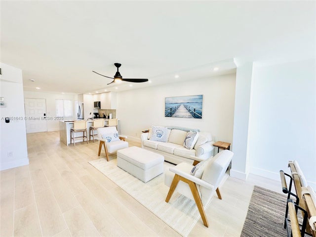 Photo of Listing #A11851643