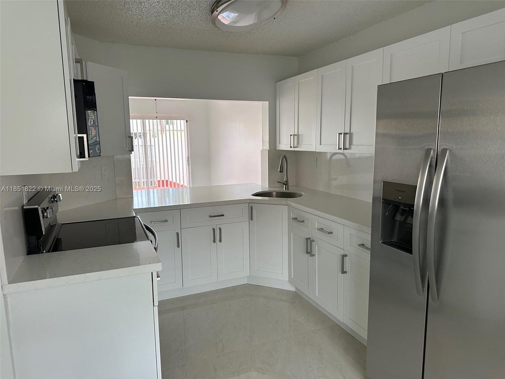 12422 Nw 7th Ln, Miami